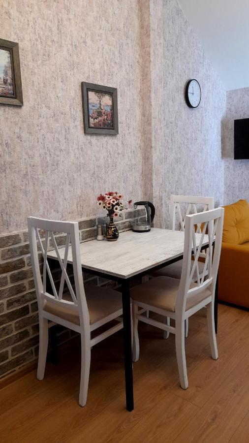 Yellow Apartment Tbilisi Exterior photo